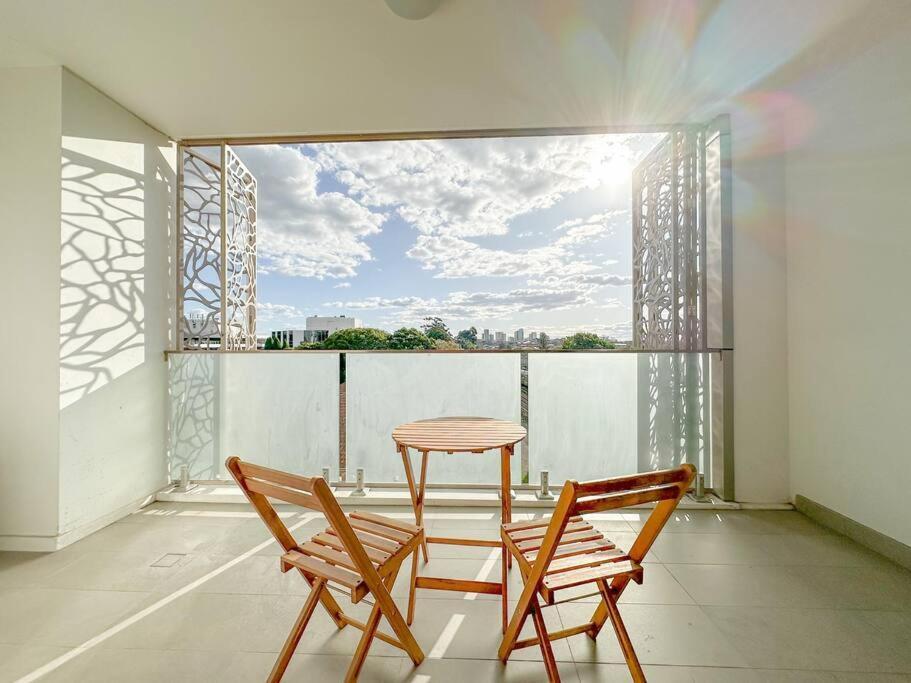 City Living Made Easy 1 Bed Apt In Ashfield Heart *
