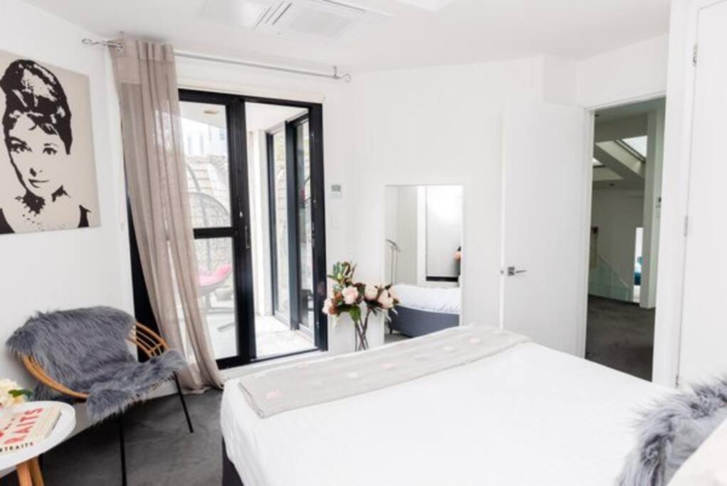 Bahay bakasyunan Harbourfront Oasis With Pool, Steps To Vivid And Iconic Sydney Views *