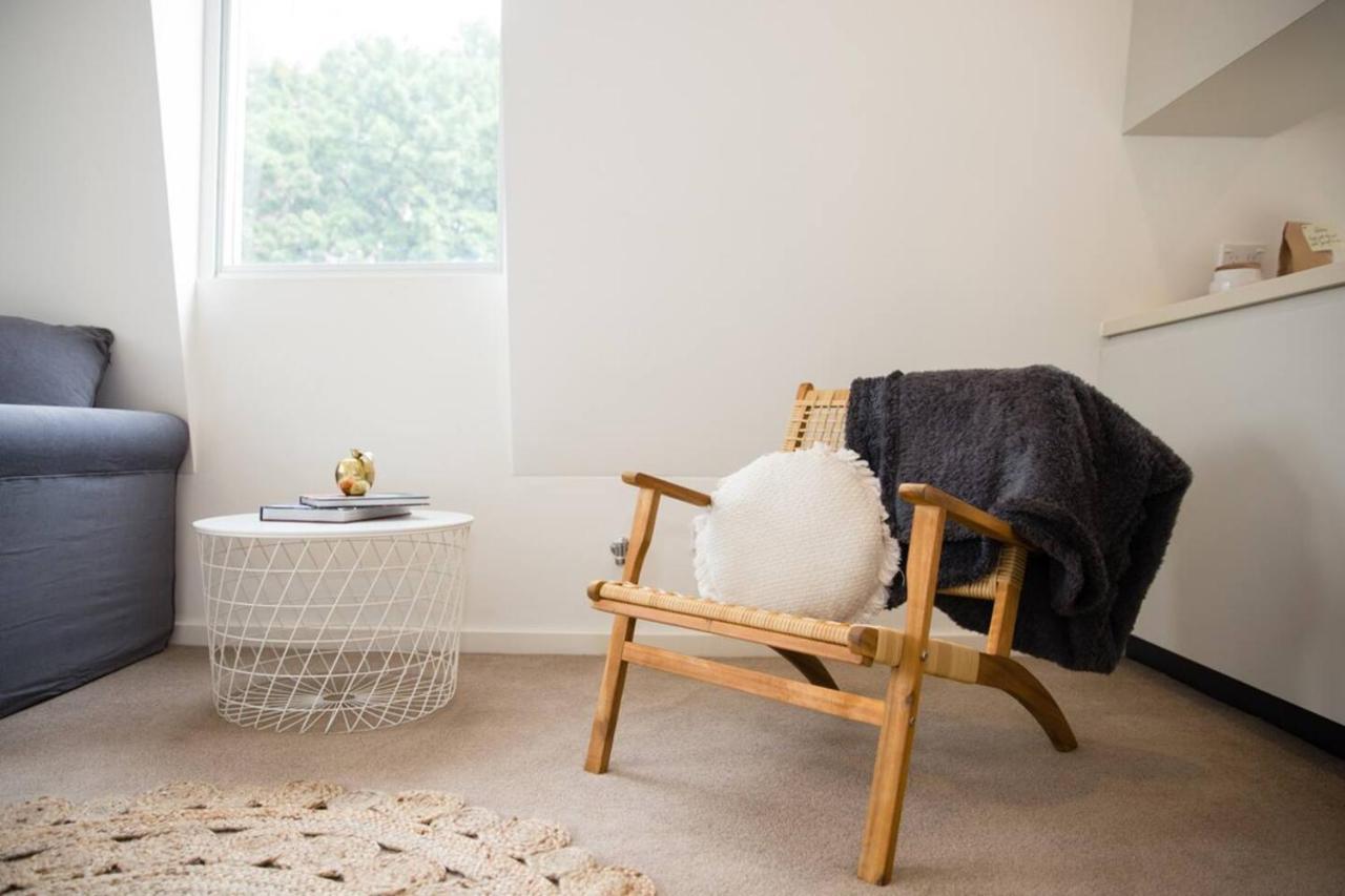 'perfectly Pyrmont' Sun-drenched Nordic Simplicity Apartment *