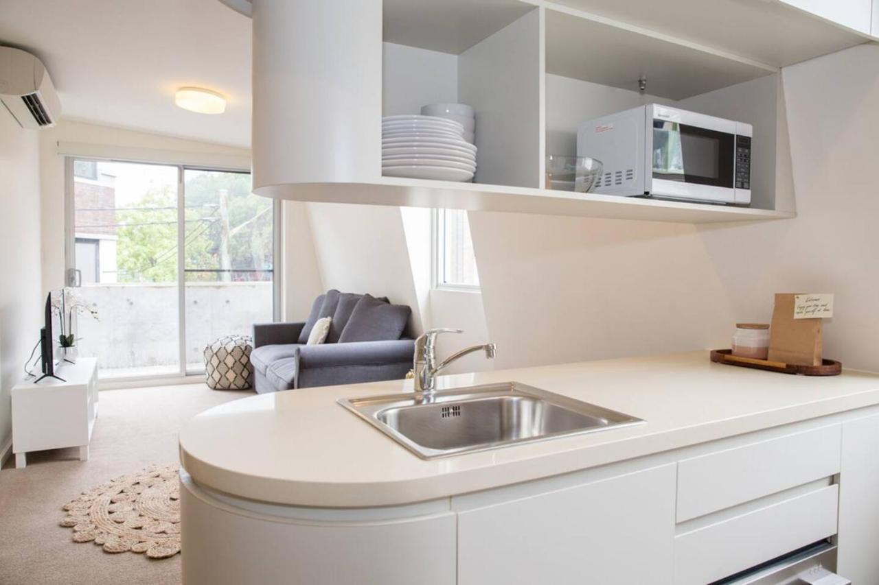 'perfectly Pyrmont' Sun-drenched Nordic Simplicity Apartment *