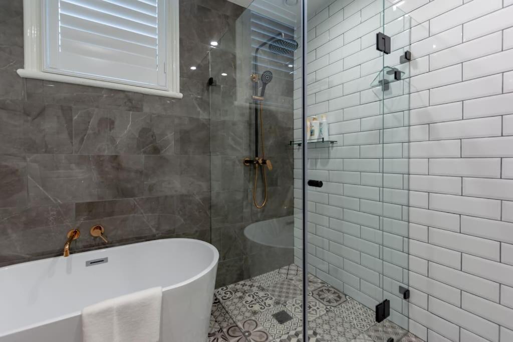 Apartment Cbd Stylish Water View 58 Sydney