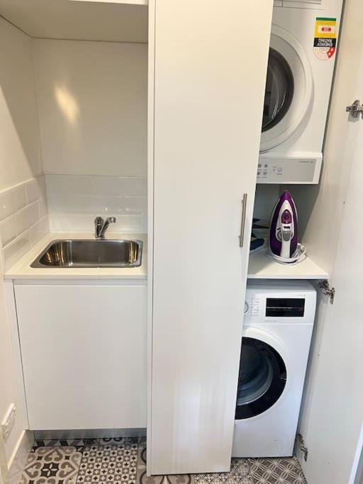 Apartment Cbd Stylish Water View 58 *