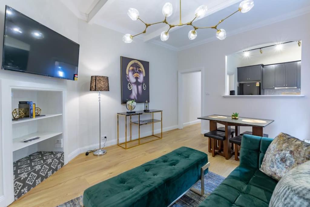 Cbd Stylish Water View 58 Apartment