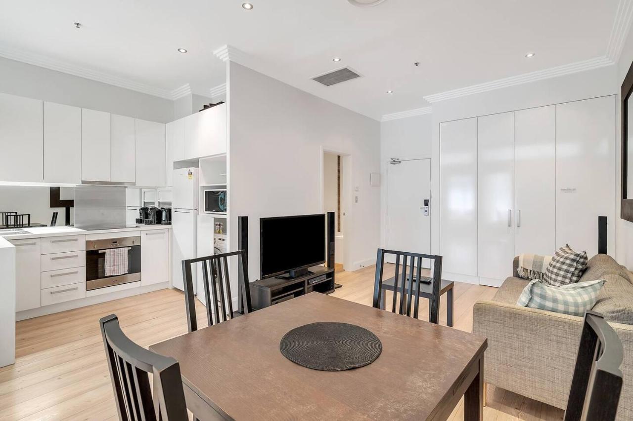 'simply Sydney' Living Off Wharf Roadway Apartment