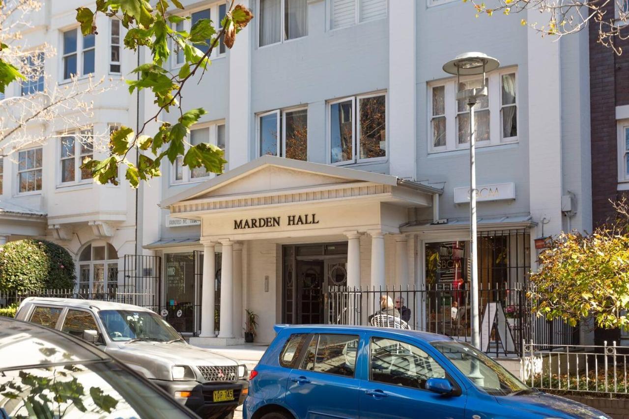 Oversized Art Deco In Potts Point Near Harbour