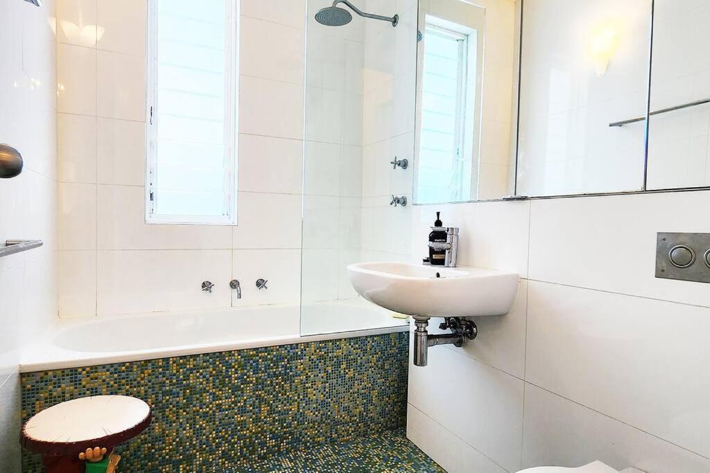 Private Bronte Beach House With Ocean Views And Parking Sydney