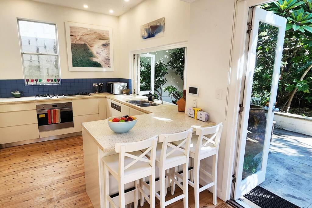 Private Bronte Beach House With Ocean Views And Parking