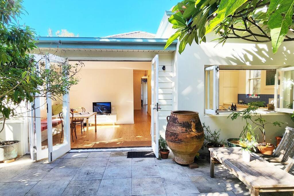 Private Bronte Beach House With Ocean Views And Parking Holiday home *