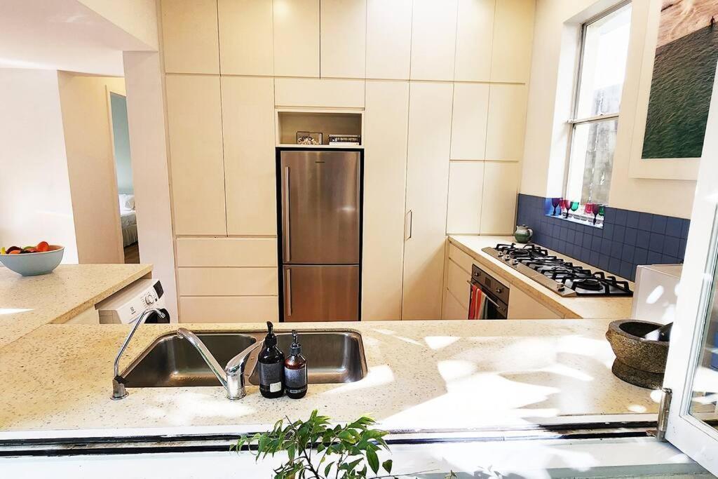 Private Bronte Beach House With Ocean Views And Parking Sydney