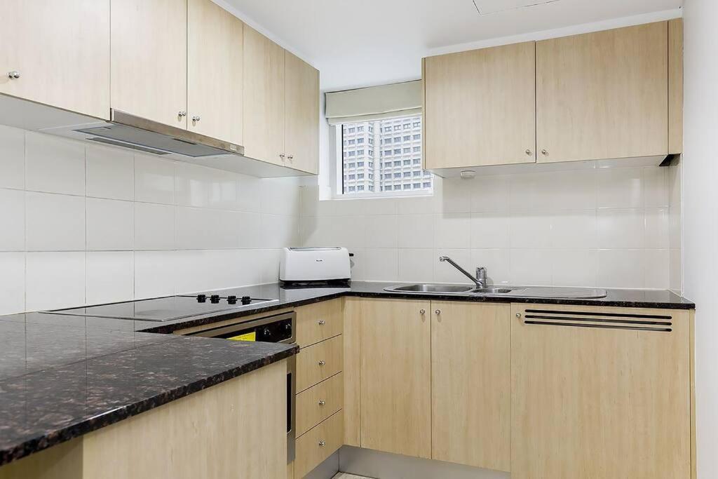 Apartment One Bedroom In Cbd Centre! 1302 Kent Self Catering *