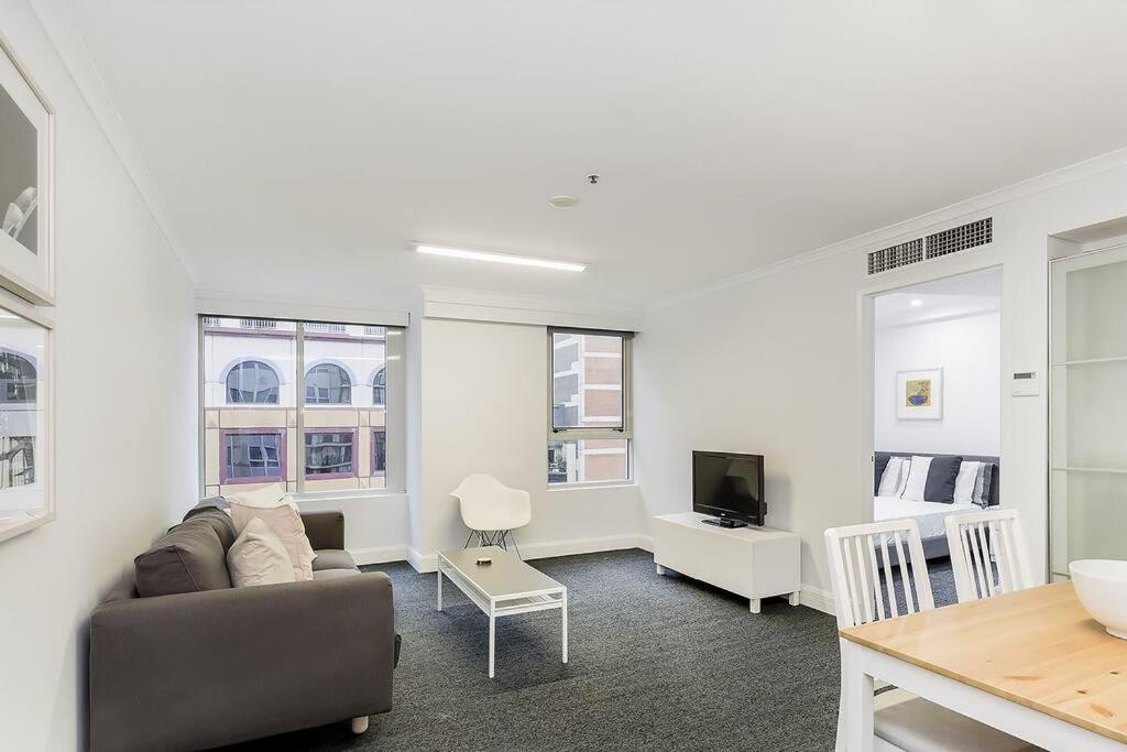 One Bedroom In Cbd Centre! 1302 Kent Self Catering Apartment *