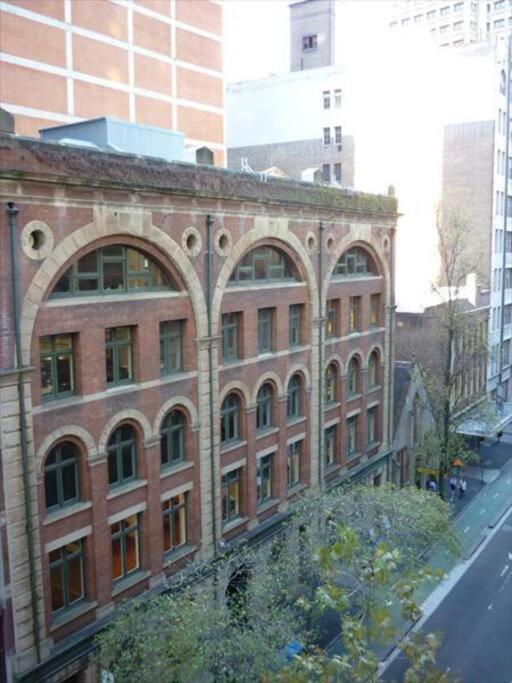 Pi702 - Ideally Located Cbd Apartment