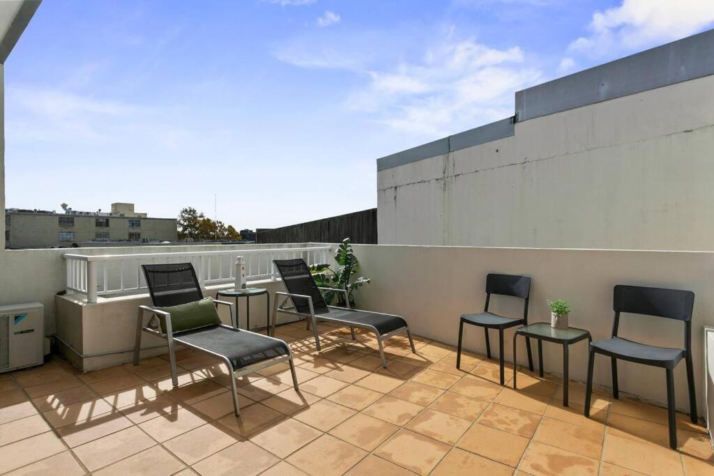 Fantastic Location And Comfort In Crows Nest Sant4 Sydney