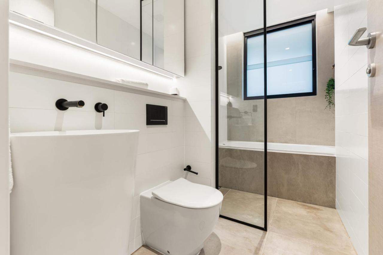 Modern 1br Abode With Courtyard Steps To The * Sydney