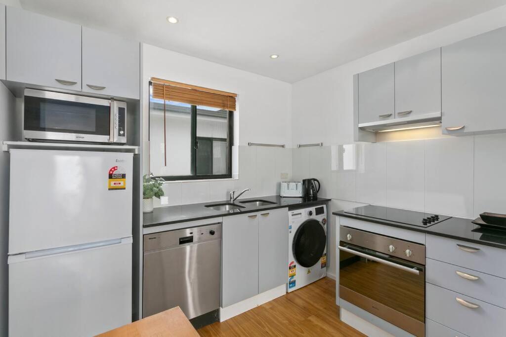 Fantastic Location And Comfort In Crows Nest Sant4 Sydney