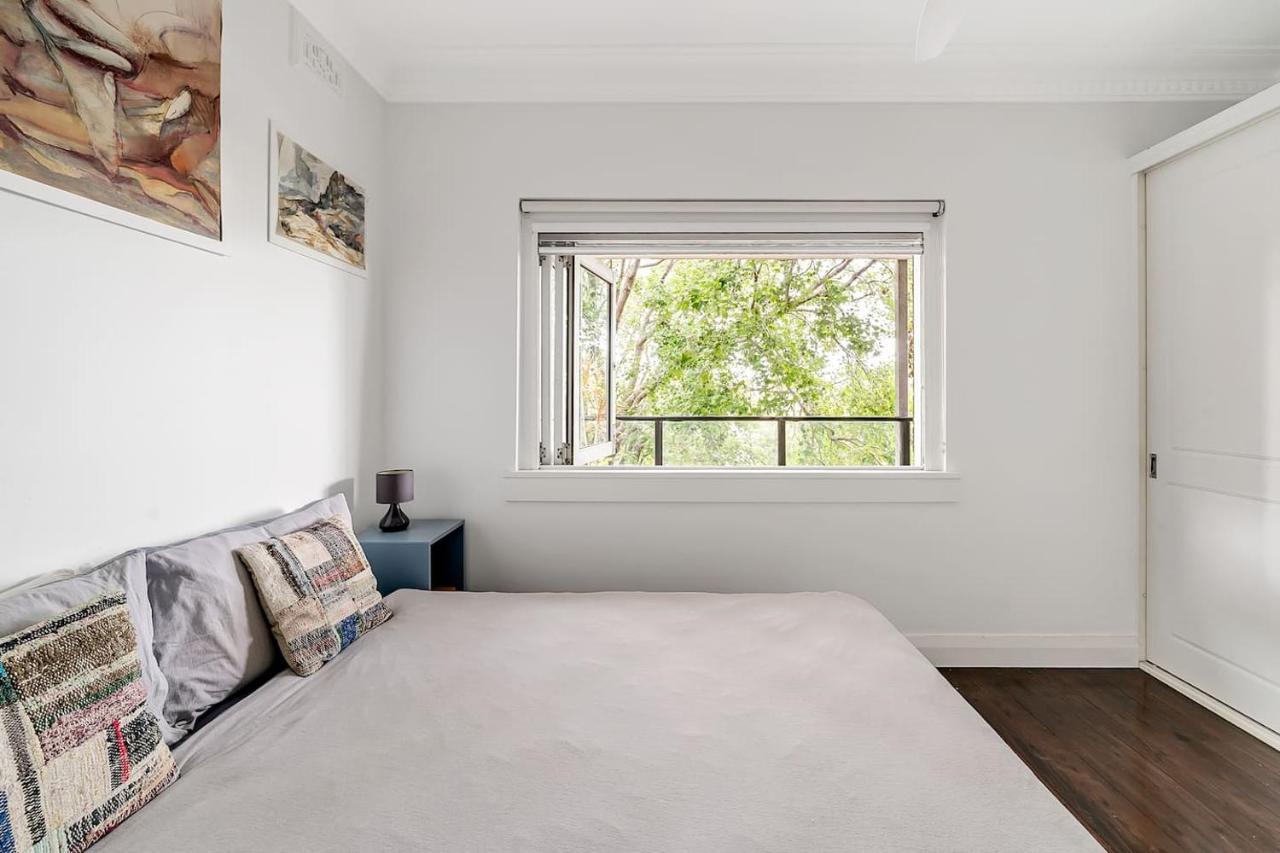 Apartment 'bronte Beauty' Modern Heritage Style With Balcony *