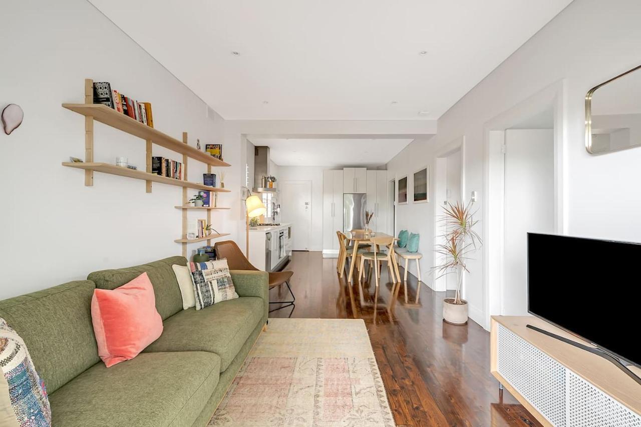 'bronte Beauty' Modern Heritage Style With Balcony Apartment