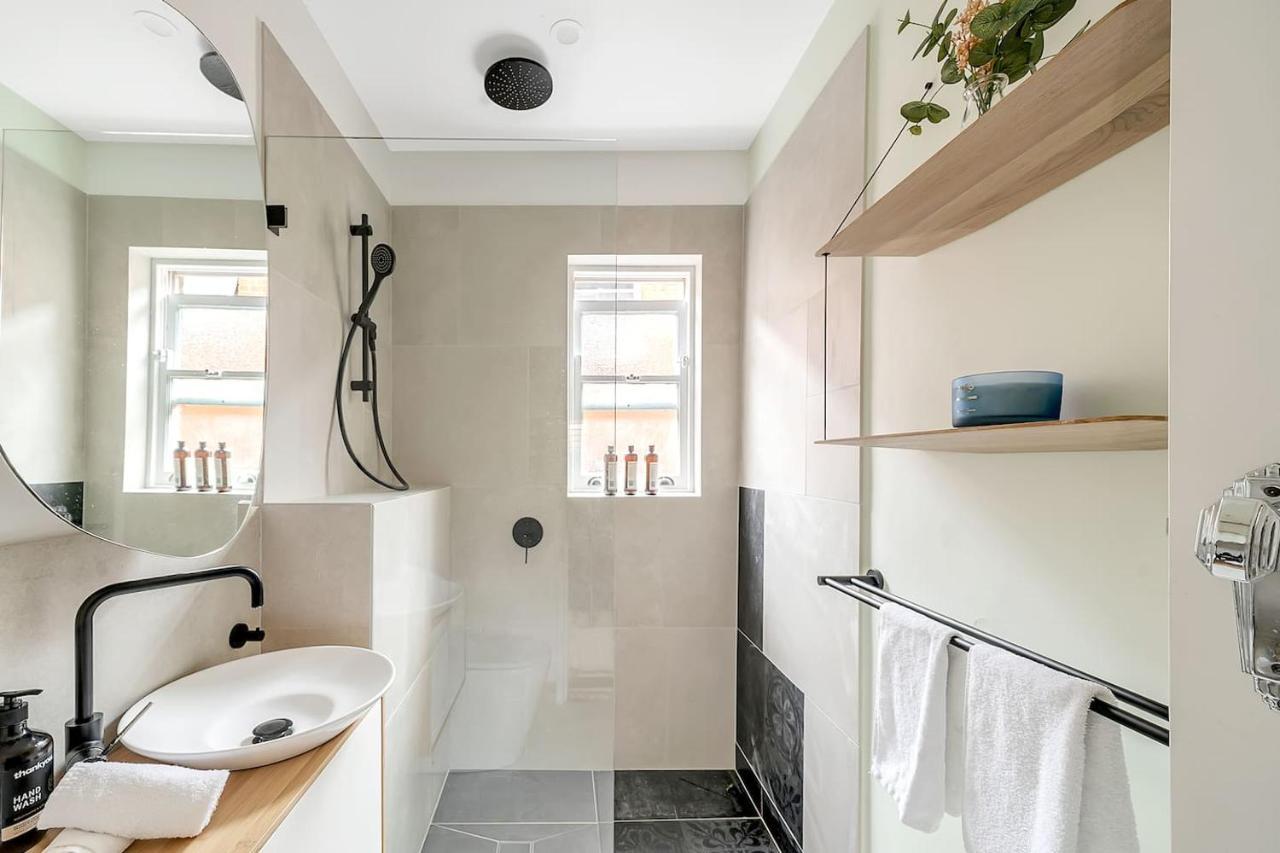 'bronte Beauty' Modern Heritage Style With Balcony Apartment Sydney
