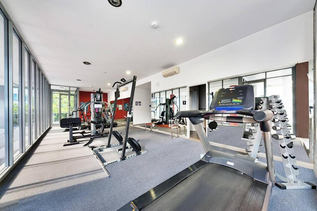 New Comfy Stylish In Rhodes Next To Train N Shopping Center
