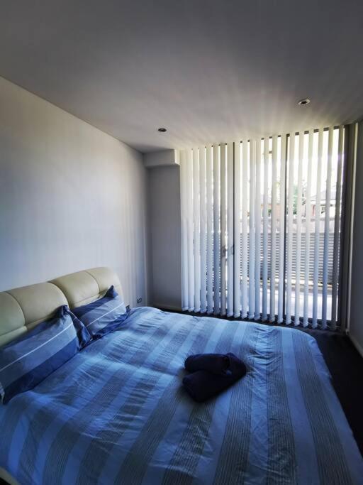 Apartment New Comfy Stylish In Rhodes Next To Train N Shopping Center Sydney