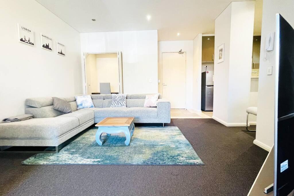 New Comfy Stylish In Rhodes Next To Train N Shopping Center Apartment Sydney