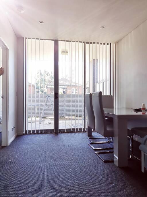 New Comfy Stylish In Rhodes Next To Train N Shopping Center Apartment *