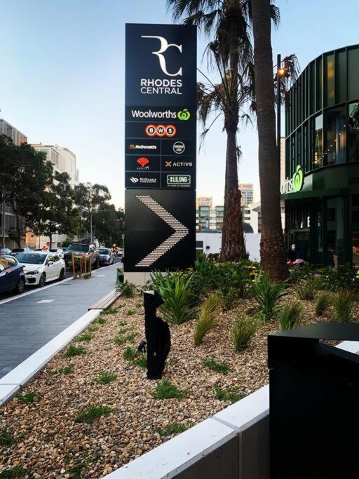 New Comfy Stylish In Rhodes Next To Train N Shopping Center *