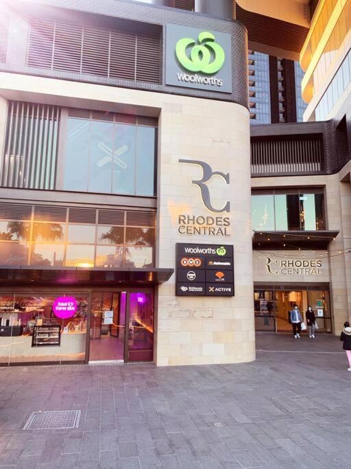 New Comfy Stylish In Rhodes Next To Train N Shopping Center