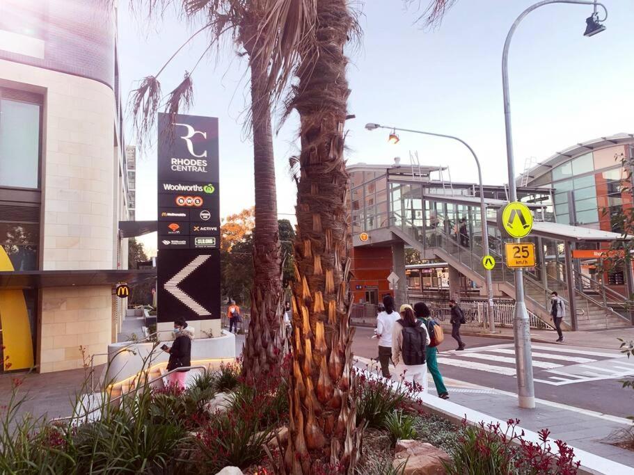 New Comfy Stylish In Rhodes Next To Train N Shopping Center