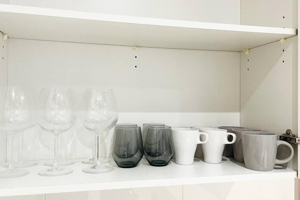New Comfy Stylish In Rhodes Next To Train N Shopping Center Sydney