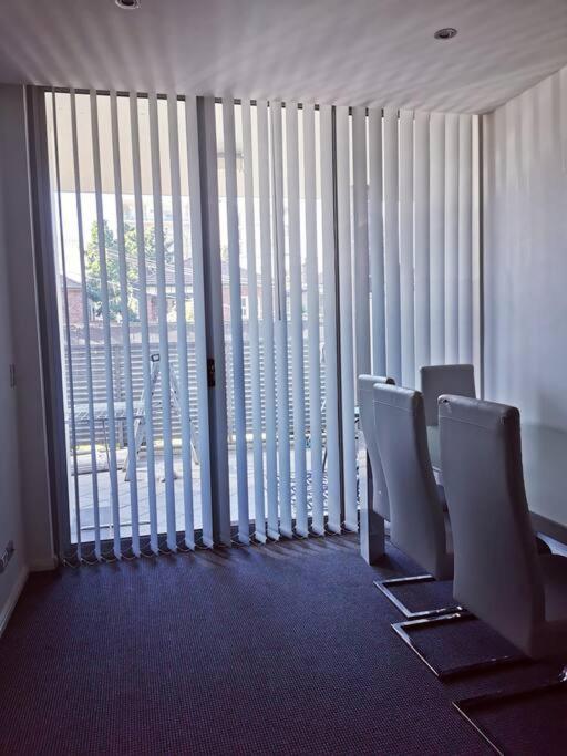 New Comfy Stylish In Rhodes Next To Train N Shopping Center
