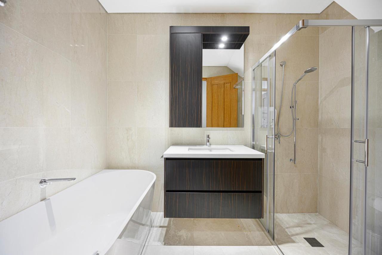 Putney Brand New Luxury House Pool & Waterview Villa