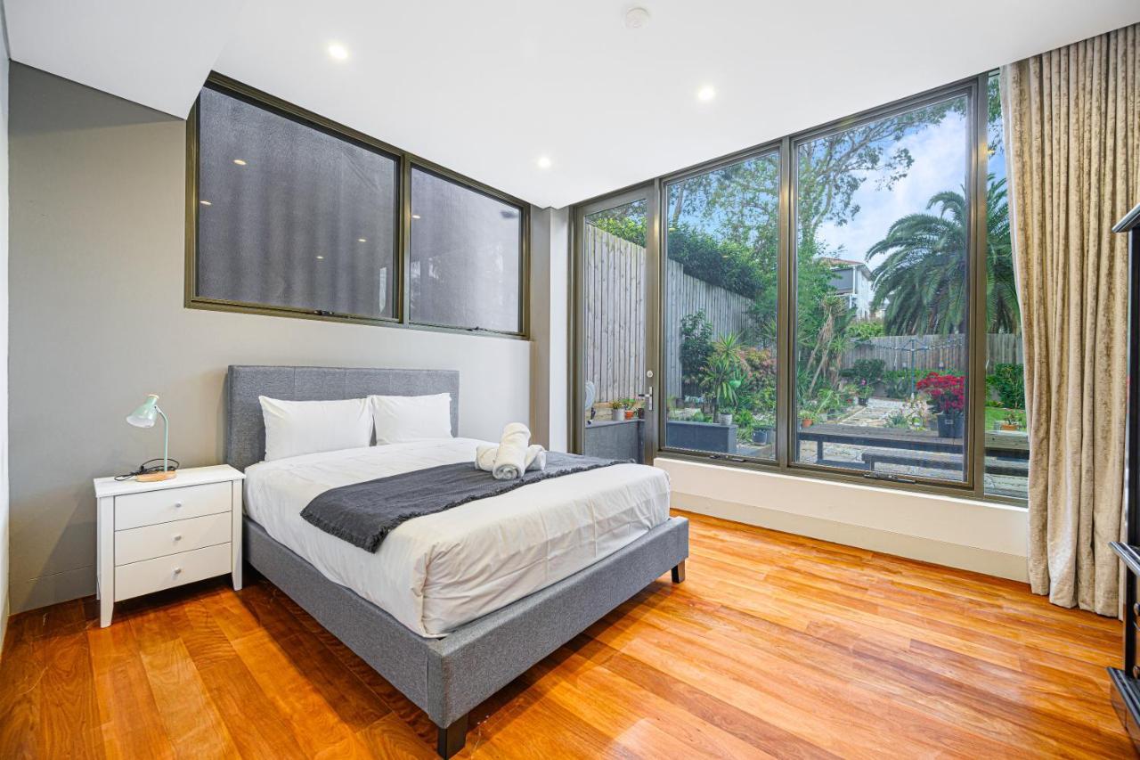 Putney Brand New Luxury House Pool & Waterview