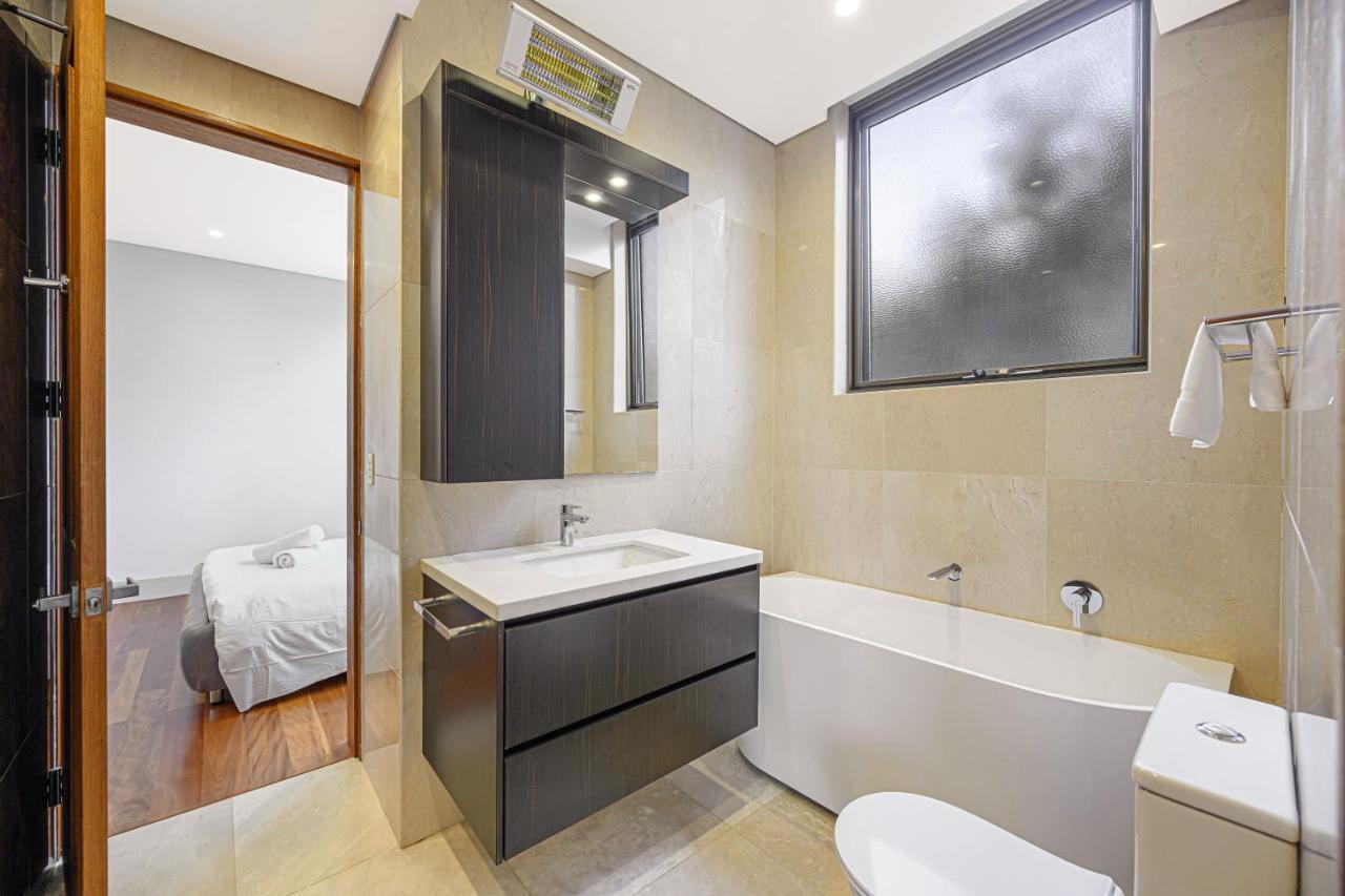 Villa Putney Brand New Luxury House Pool & Waterview Sydney