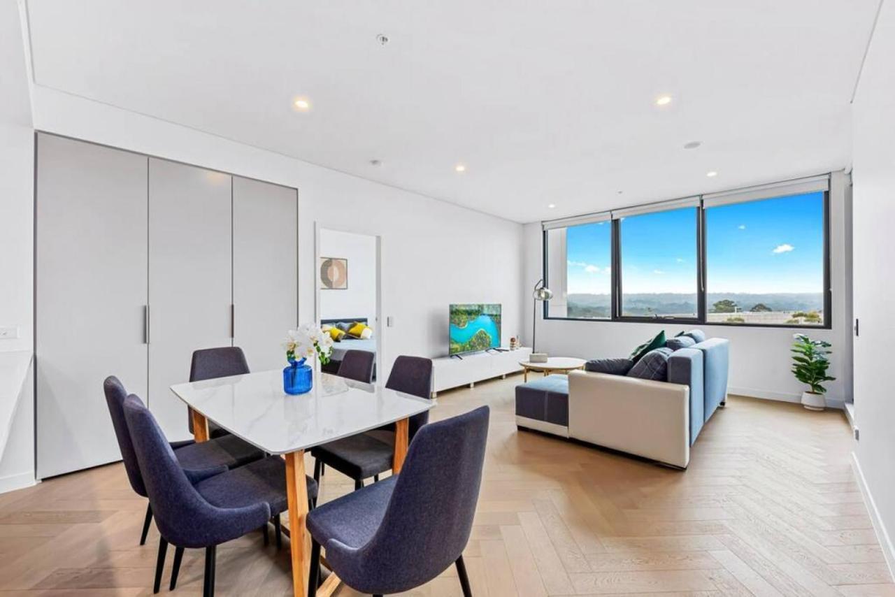 Luxury Overlooking Macquarie Apartment *