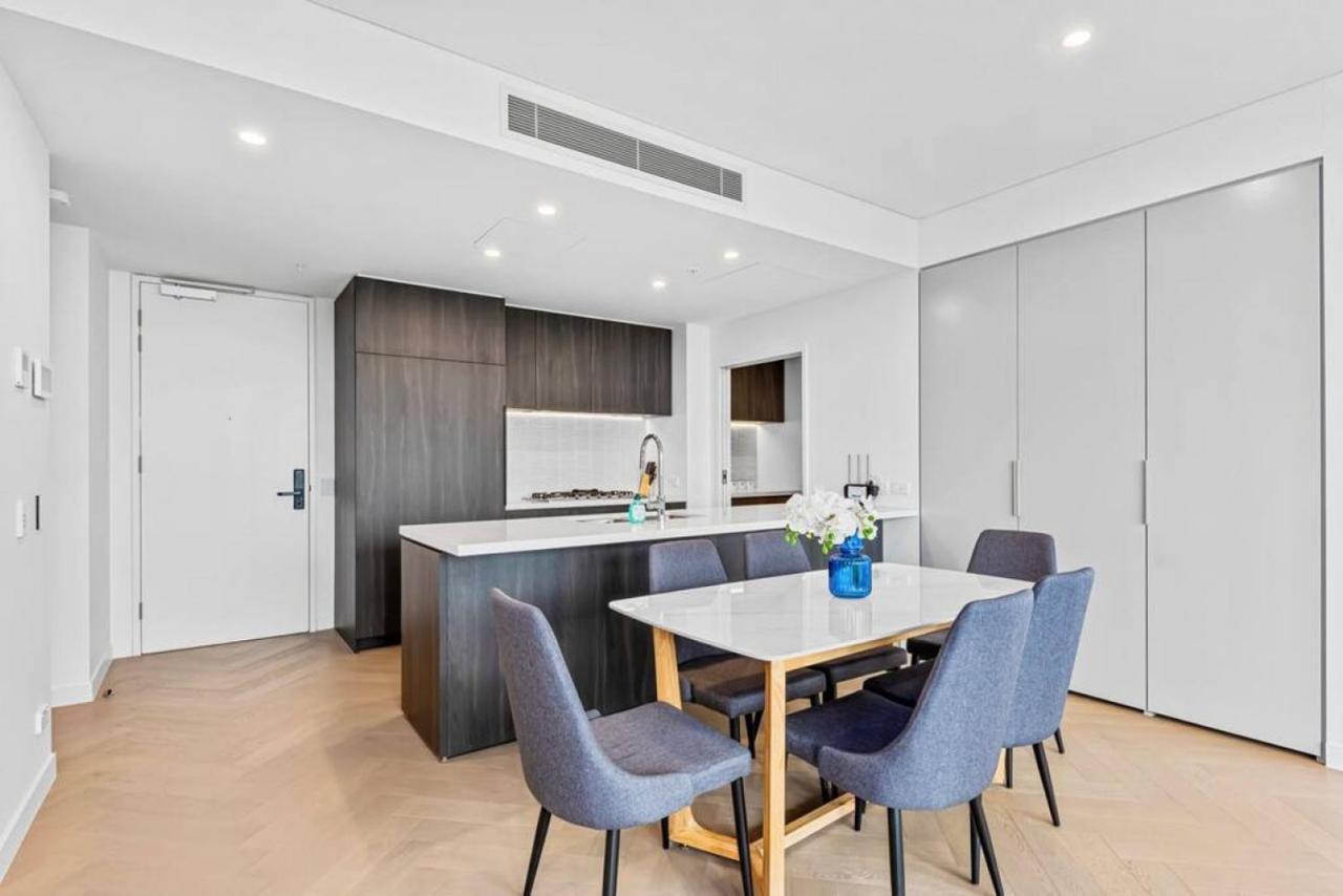 Luxury Overlooking Macquarie Apartment Sydney