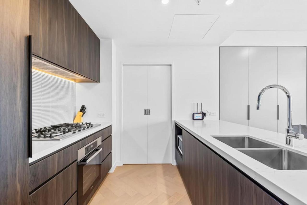 Luxury Overlooking Macquarie Apartment