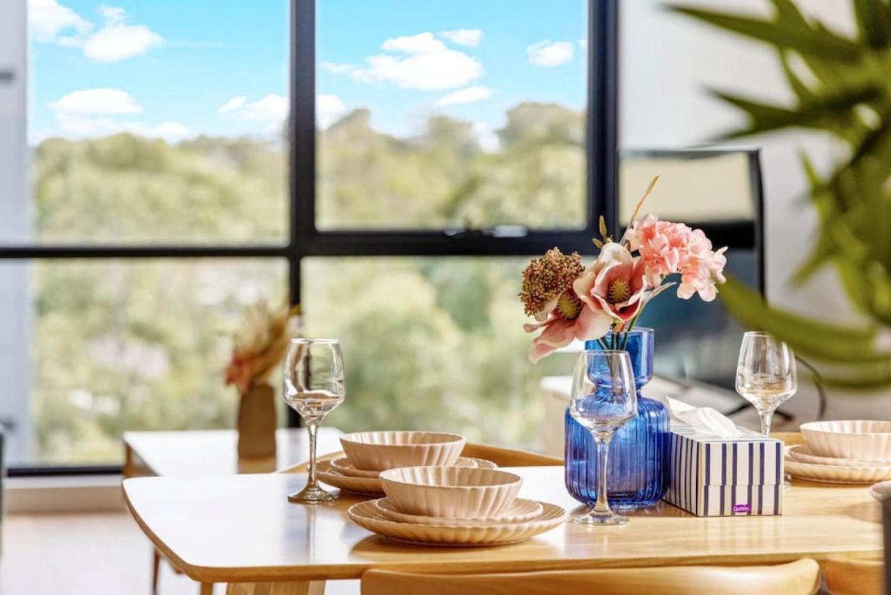 Adorable 2b Near Macquarie Uni