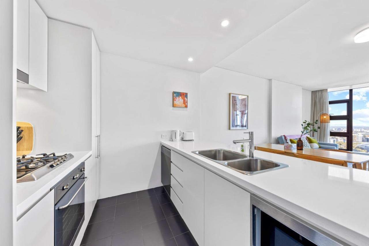 Lovely 2 Bedroom In Centre Of Olympic Park Apartment *