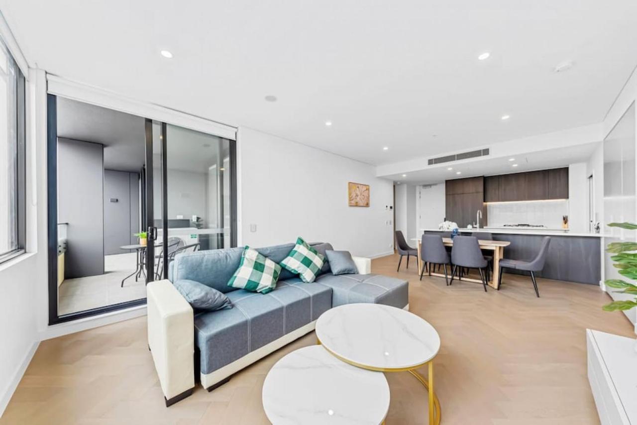 Luxury Overlooking Macquarie Sydney
