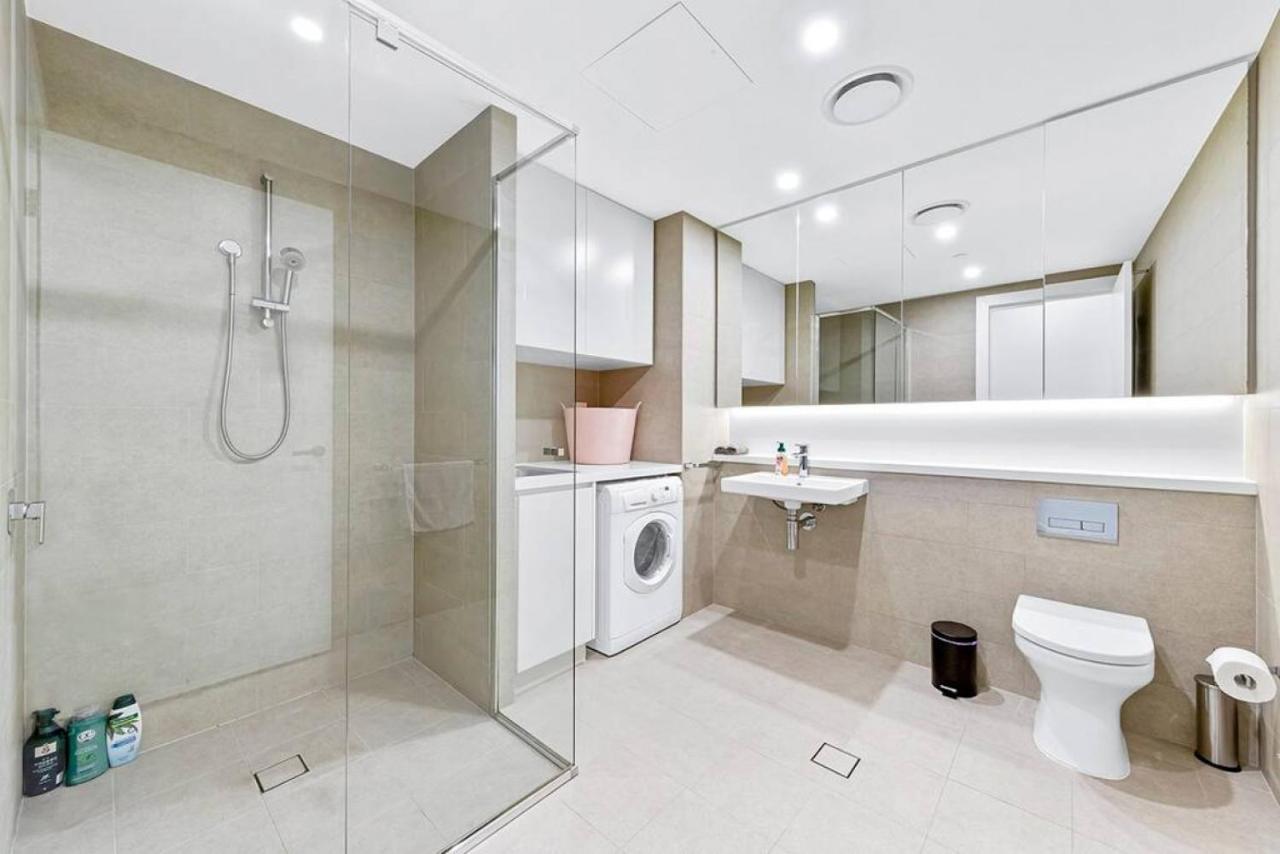 Urban Lifestyle Retreat In Olympic Park Apartment