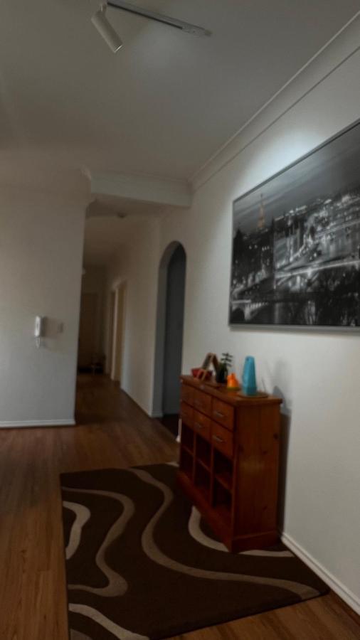 Apartment Peaceful South Hurstville Unit Close To Airport