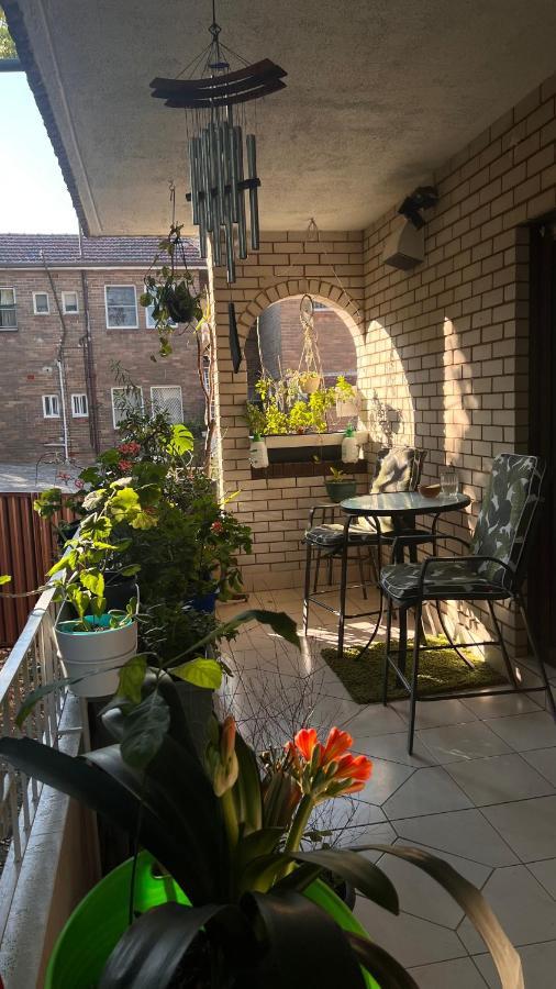 Peaceful South Hurstville Unit Close To Airport Apartment