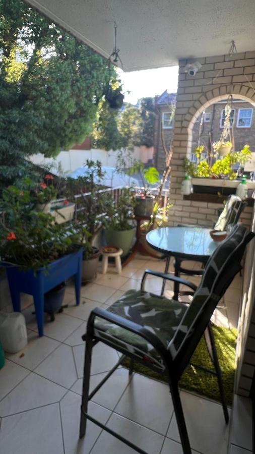 Peaceful South Hurstville Unit Close To Airport