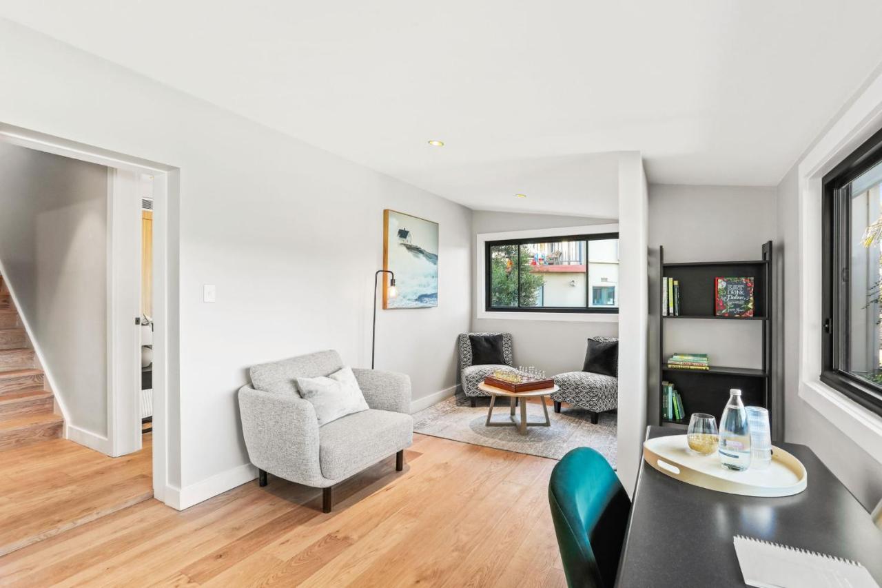 New Big Stylish House In Connells Point With 4 Big Bedroom, Swimming Pools , Views On Balcony Holiday home Sydney