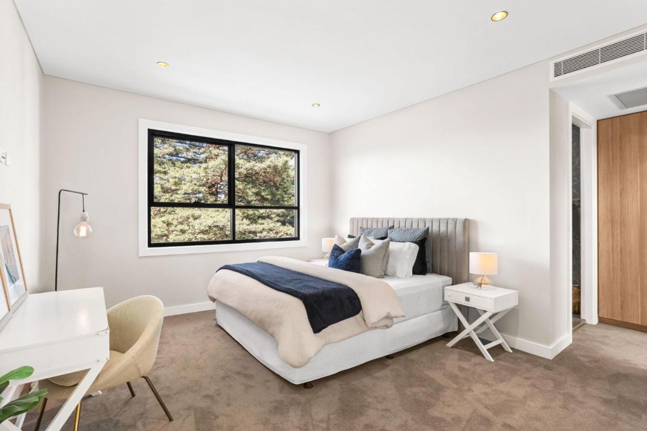 New Big Stylish House In Connells Point With 4 Big Bedroom, Swimming Pools , Views On Balcony Sydney