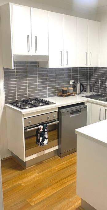Lovely 2 Bedroom With Views Sydney