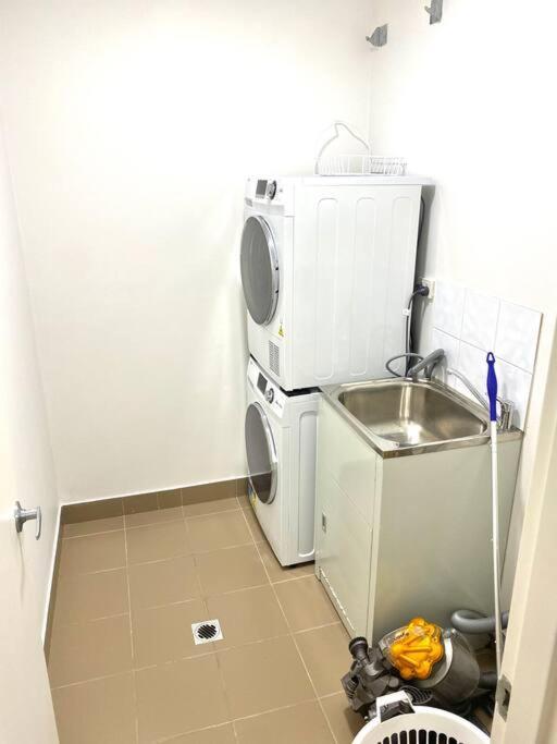 Lovely 2 Bedroom With Views Sydney