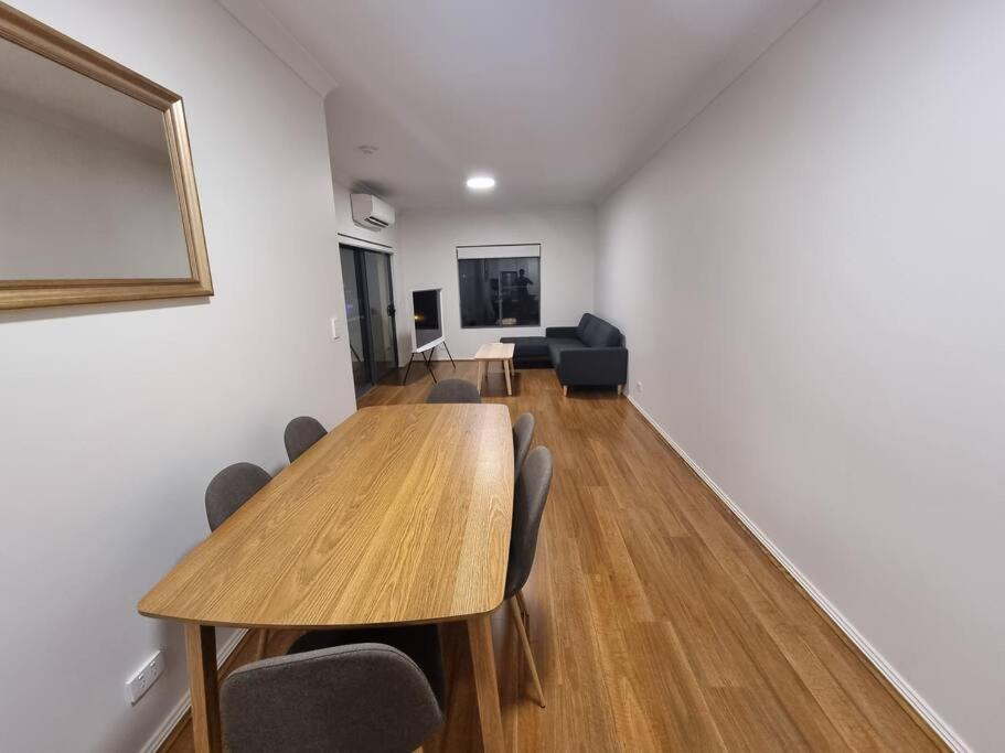 Lovely 2 Bedroom With Views *