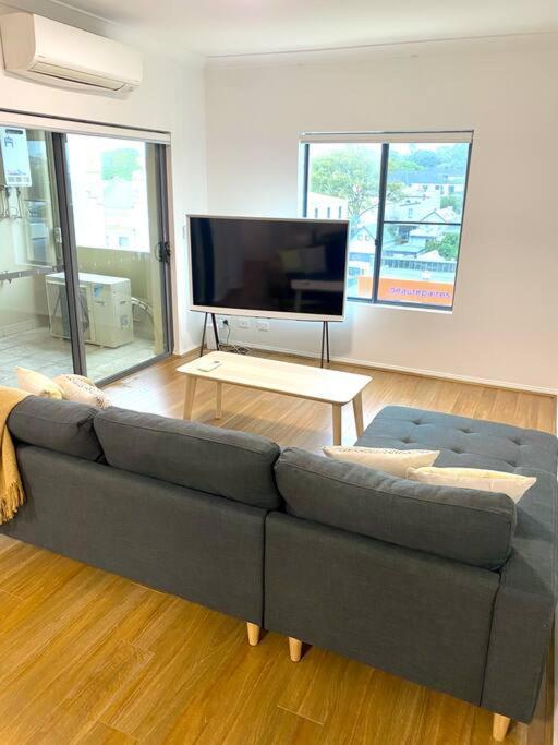 Apartment Lovely 2 Bedroom With Views *